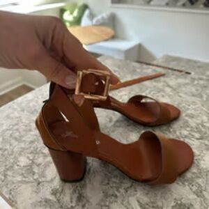 Sandals strapped heels, wrap around ankle